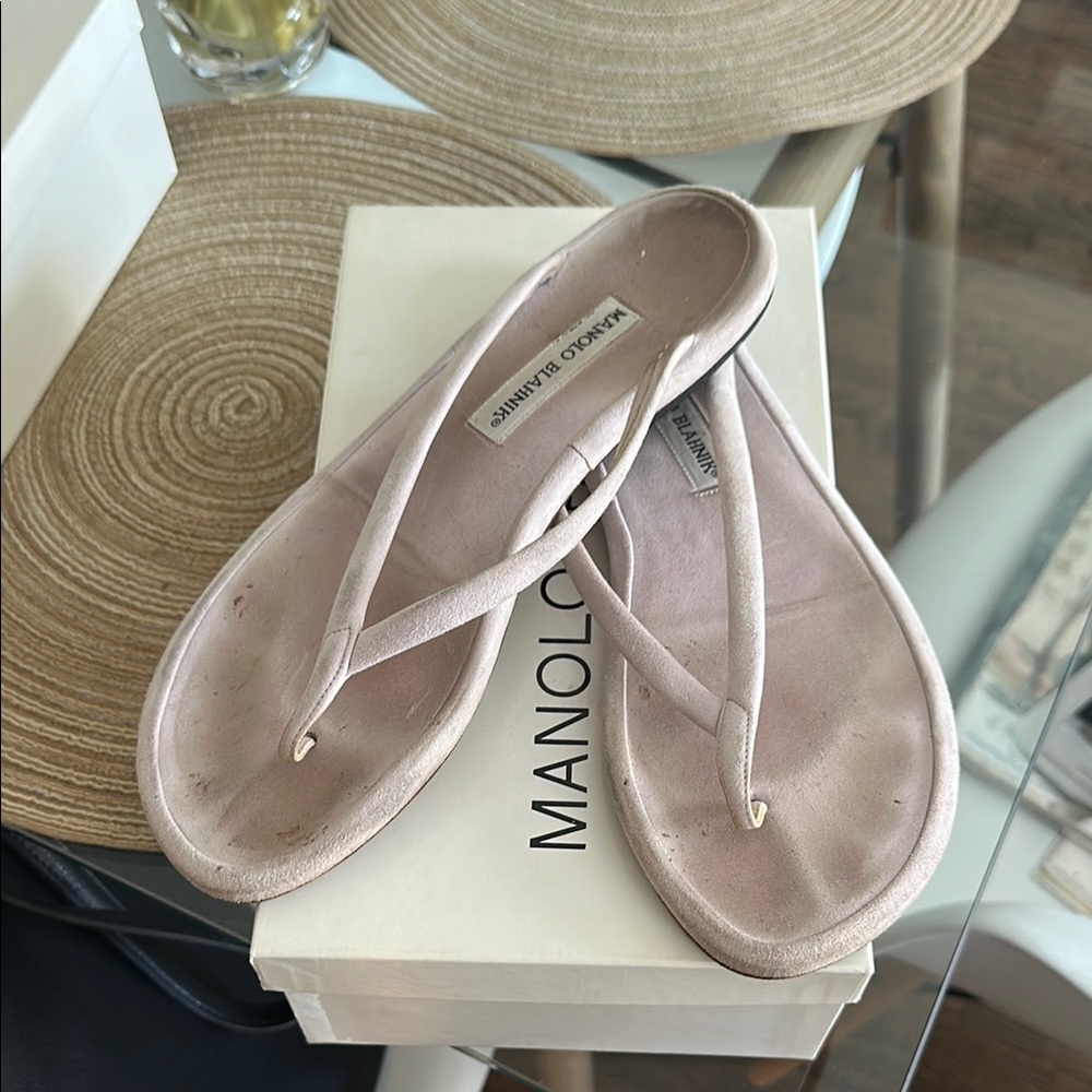 Manolo Blahnik Pink Sandals Shimmery Thong Design